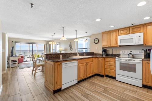 Updated Beachfront Balcony - Beach Place #312 secondary
