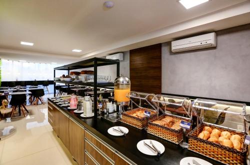 อาหารและเครื่องดื่ม, Transamerica Fit Vitória Praia de Camburi (Transamerica Fit Vitoria Praia de Camburi) near สนามบินเอวริโก เด อาเกียร์ ซัลเลส