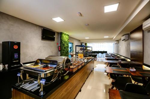 ห้องอาหาร, Transamerica Fit Vitória Praia de Camburi (Transamerica Fit Vitoria Praia de Camburi) near สนามบินเอวริโก เด อาเกียร์ ซัลเลส