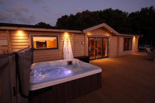 Cambridgeshire Lakes - luxury lodges in a stunning lake location gîte à louer Abbotsley