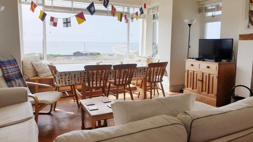 THE CREST- 4 BED SEA VIEW PROPERTY -TREARDDUR BAY