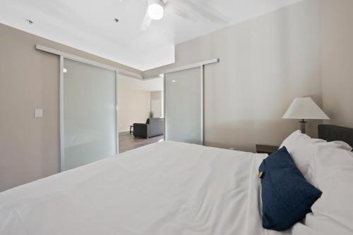 Upscale Stay with Movie Theatre Area 352