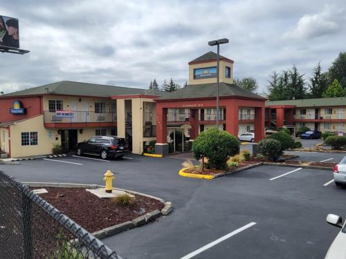 Days Inn by Wyndham Federal Way