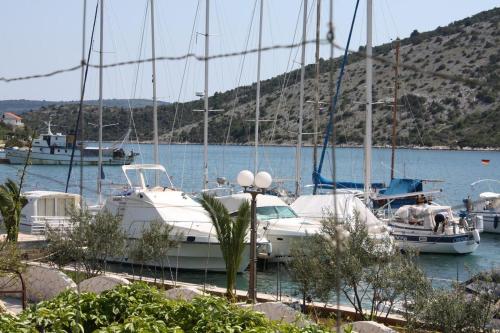 Apartments by the sea Vinisce, Trogir - 4892