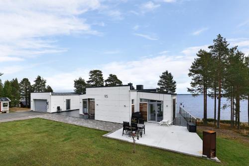 Luxury modern 5BR beach House for Weekend Getaways near Piteå - Accommodation