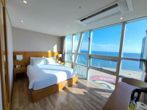 MS Hotel Haeundae - image 2