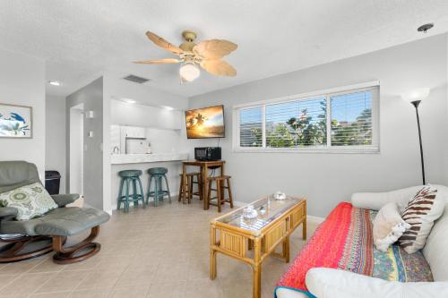 Seabreeze 1 1 Bedroom Walk to Beach Pet Friendly WiFi Sleeps 4 - main image