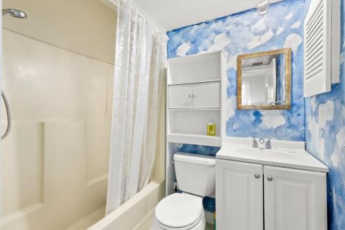 Seabreeze 1 1 Bedroom Walk to Beach Pet Friendly WiFi Sleeps 4 - image 6