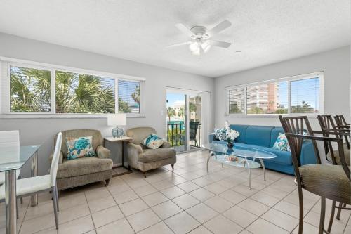 Seabreeze 2 2BR Across from Beach WiFi Pet Friendly Sleeps 6 - image 3