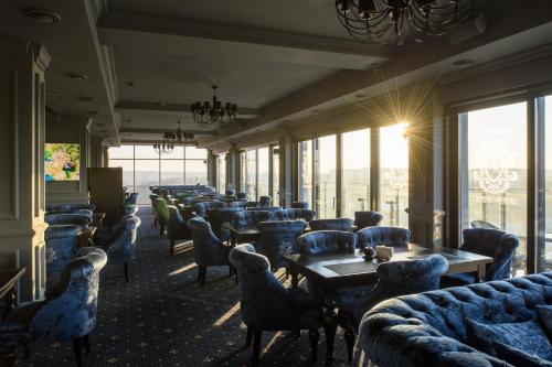 مطعم, Grand Royal in تشيرنيفستي
