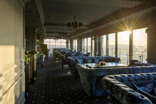 مطعم, Grand Royal in تشيرنيفستي