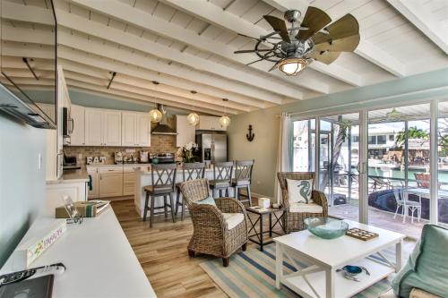 Latitude Adjustment 2bed/2bath updated half duplex with cabana club & dockage - image 11