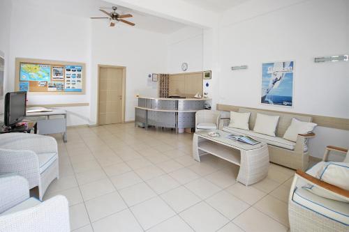 Miramare Hotel - image 4