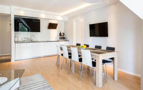 ห้องครัว, Harenda Residence - Destigo Hotels in กูตือ