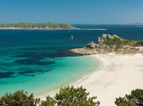 GIte independant dans une villa -Vue et acces direct mer - avec 3 chambres et 3 grandes terrasses