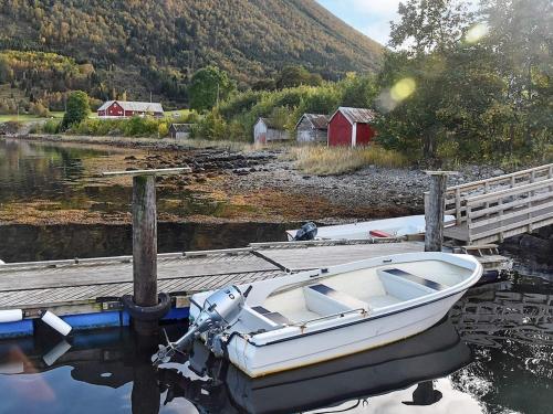 Three-Bedroom Holiday home in Måndalen - image 4