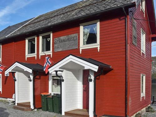 Three-Bedroom Holiday home in Måndalen - Apartment - Sæbø