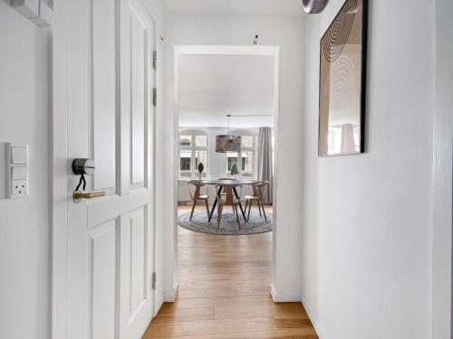 Apartment image 6