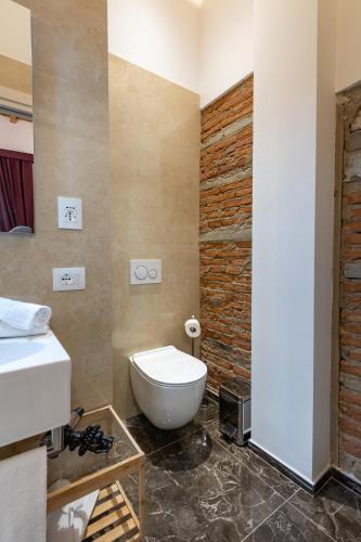 Kairos by Florence Art Apartments - image 4