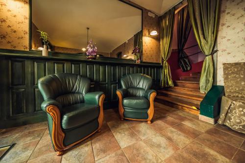 Colloseum Hotel - image 2