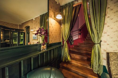 Colloseum Hotel - image 3