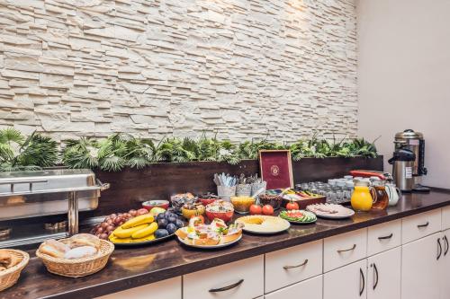 Colloseum Hotel - image 4