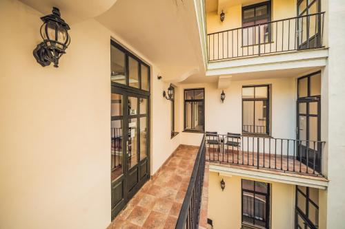 Colloseum Hotel - image 9