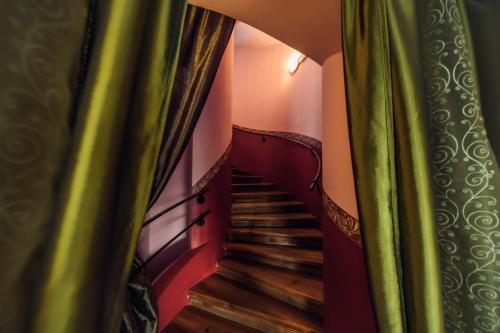 Colloseum Hotel - image 11