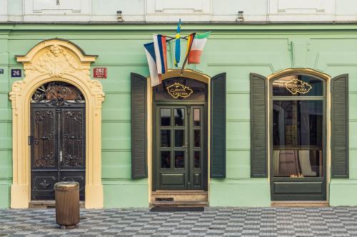 Colloseum Hotel - image 7