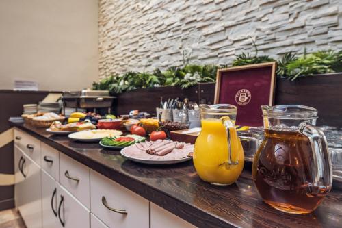 Colloseum Hotel - image 13