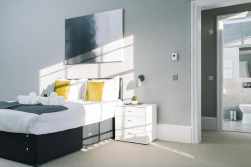 JOIVY Modern 1 bed flat next to Haymarket Station, Edinburgh (Foto 6)