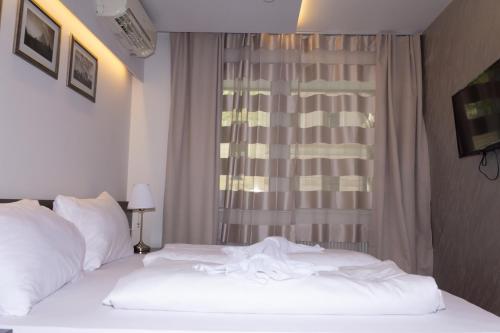 Two-Bedroom Apartment with Balcony image 6