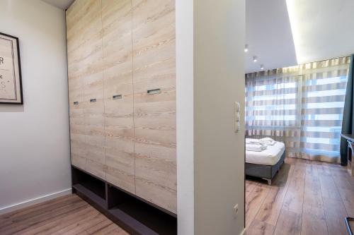 Deluxe Two-Bedroom Apartment with Whirlpool image 1