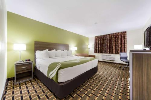 Standard King Room - Non-Smoking
