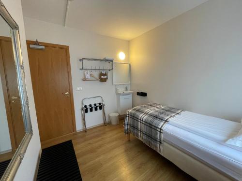 Basic Single Room with Shared Bathroom image 10