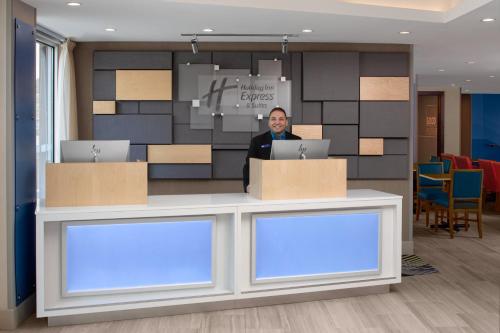 Holiday Inn Express & Suites Woodside LaGuardia Airport by IHG – Woodside, NY
