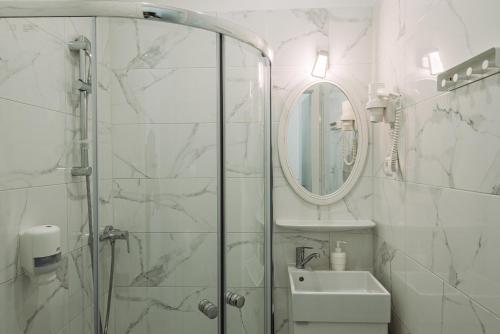 Budapest Holidays Harmony - image 5