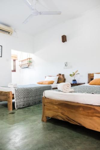 Island Sisters