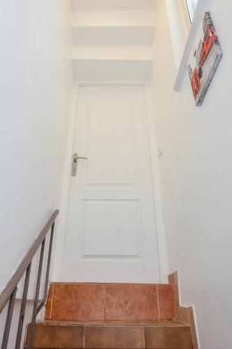 Royal Accommodation - image 11