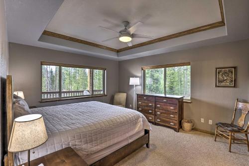 Cozy Home with Deck Less Than 1 Mi to Shadow Mountain Lake! - image 11