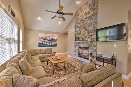 Less Than Half-Mi to Skiing Lake Harmony Home with Hot Tub