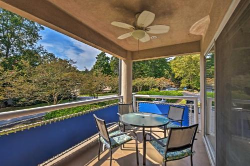 Lake Keowee Condo with Balcony, Community Perks in Salem, USA