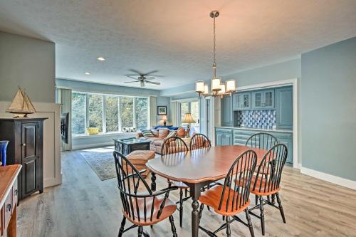 Lake Keowee Condo with Balcony, Community Perks in Salem, USA