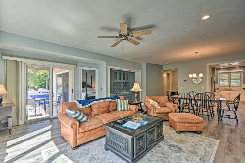 Lake Keowee Condo with Balcony, Community Perks in Salem, USA