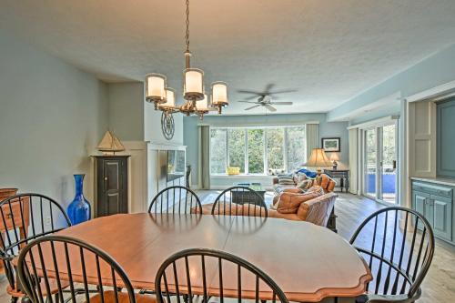 Lake Keowee Condo with Balcony, Community Perks in Salem, USA