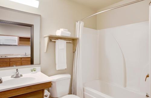 WoodSpring Suites Washington DC Andrews AFB - 화장실