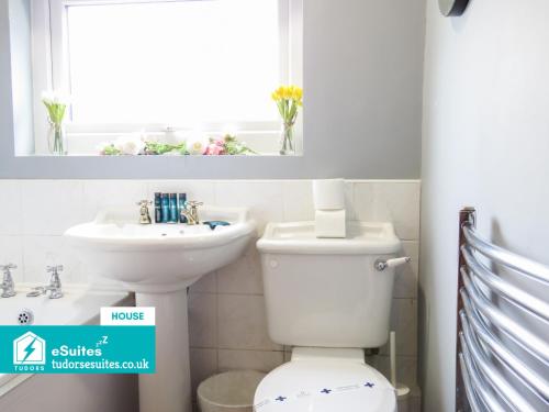 Tudors eSuites Four Bedroom House Garden gîte à louer Baginton