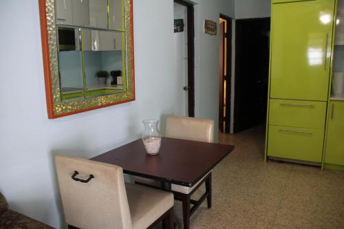 3Br -Near Beach Restaurants Bars Sleeps up to 12 - image 12