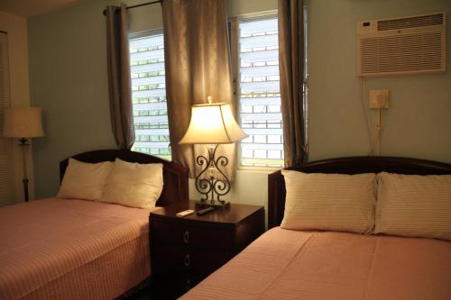 3Br -Near Beach Restaurants Bars Sleeps up to 12 - image 12