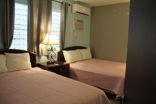 3Br -Near Beach Restaurants Bars Sleeps up to 12 - image 10